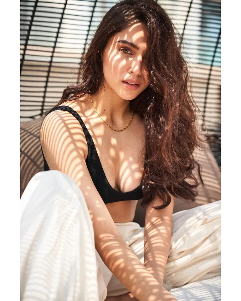 Sharvari Wagh Hot 2