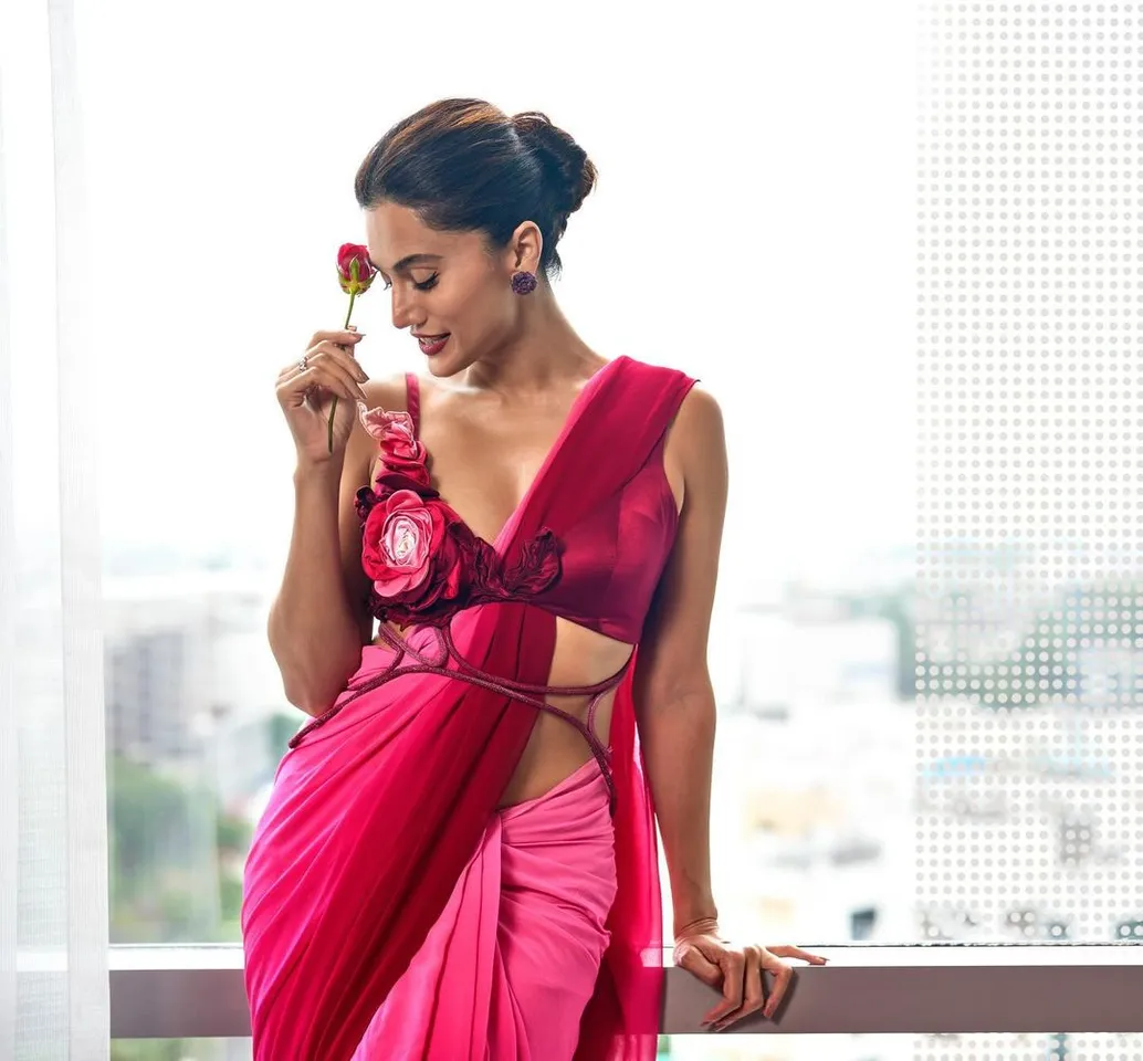  Taapsee Pannu Saree pics 1
