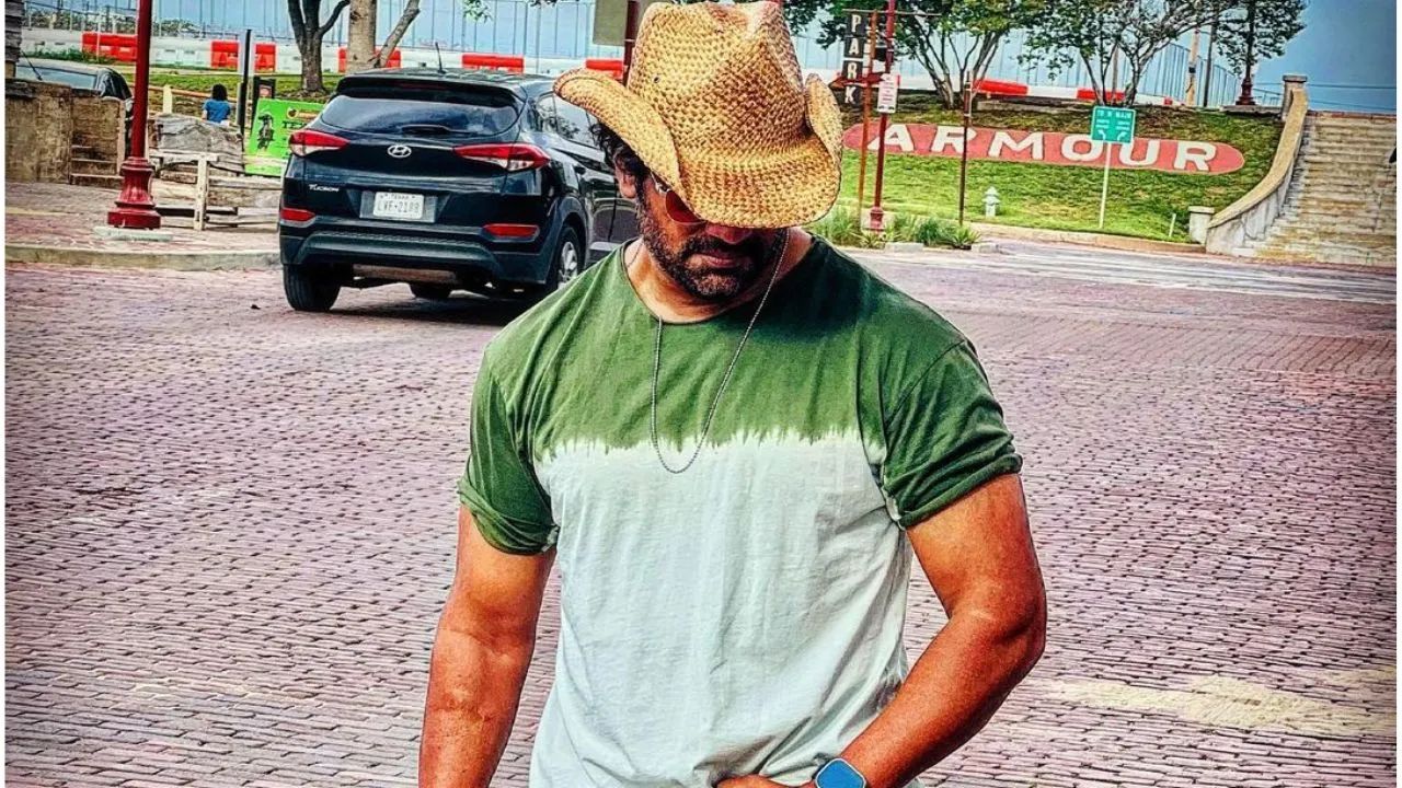 SHARAD KELKAR