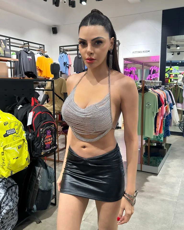 Sherlyn Chopra 9