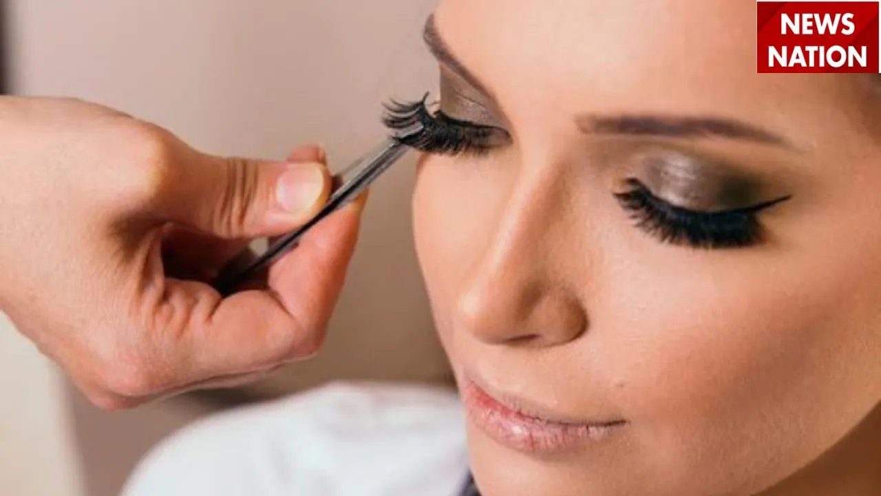 eyelashes