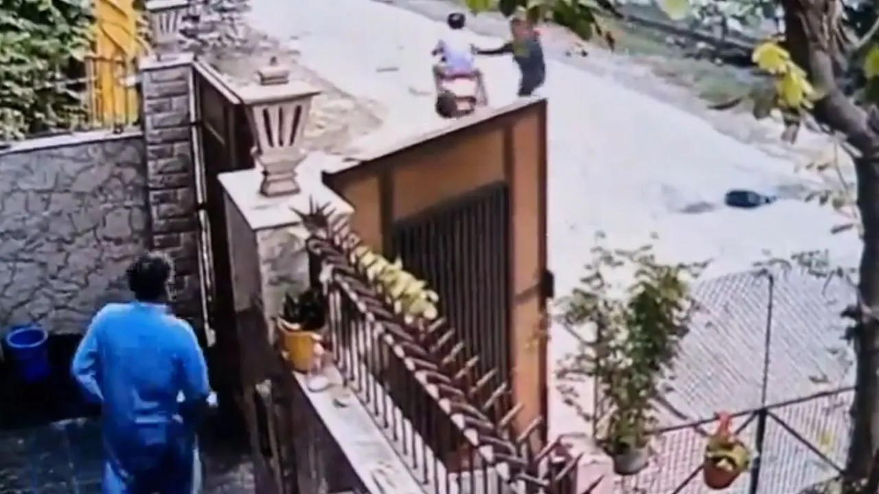 Chain snatching in broad daylight in Ghazipur