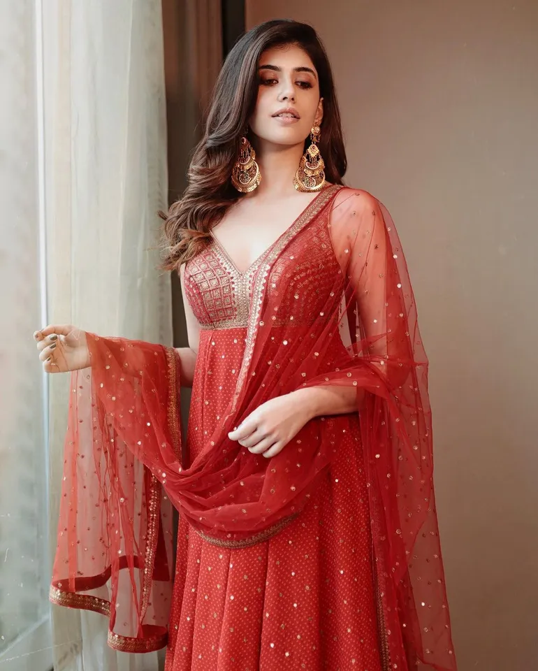 Sanjana Sanghi Hot Pics 10