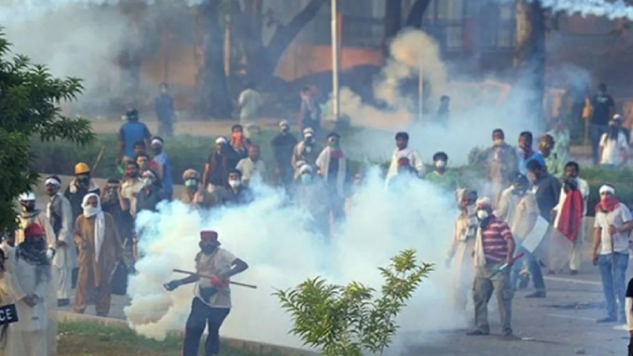Pakistan Clash1