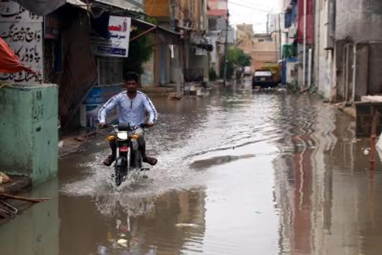 (310719) PAKISTAN-KARACHI-RAIN