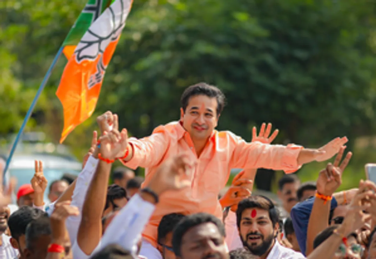 Sindhudurg : BJP's Nitesh Narayan Rane celebrates with supporters after winning the Kankavli Assembly seat in the Maharashtra Assembly elections