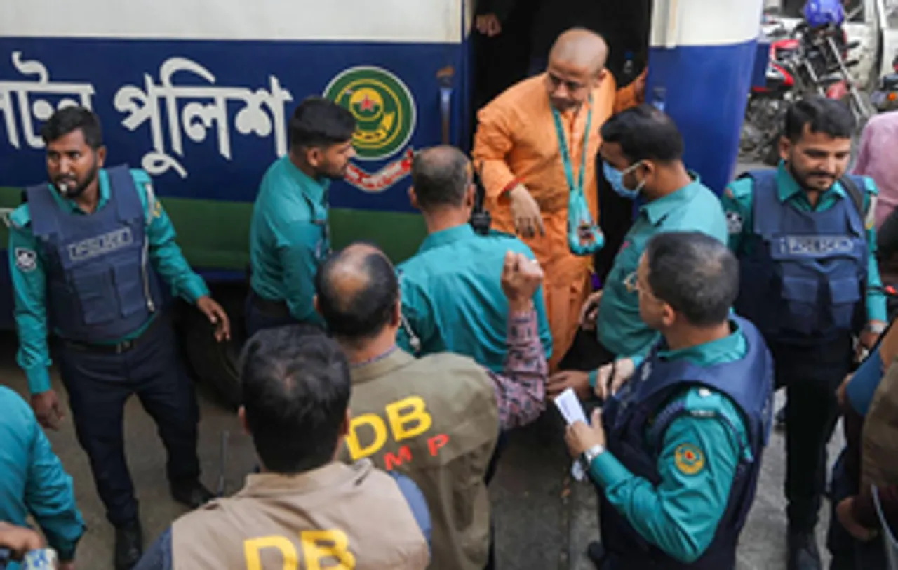 Chattogram: Chinmoy Krishna Das, a senior monk of the International Society for Krishna Consciousness (ISKCON), is produced in Chattogram Court by Bangladesh police