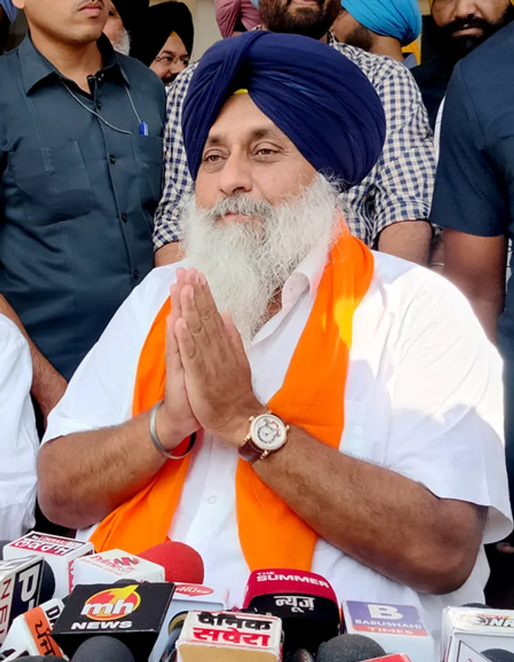 Amritsar: Sukhbir Singh Badal visits the Golden Temple