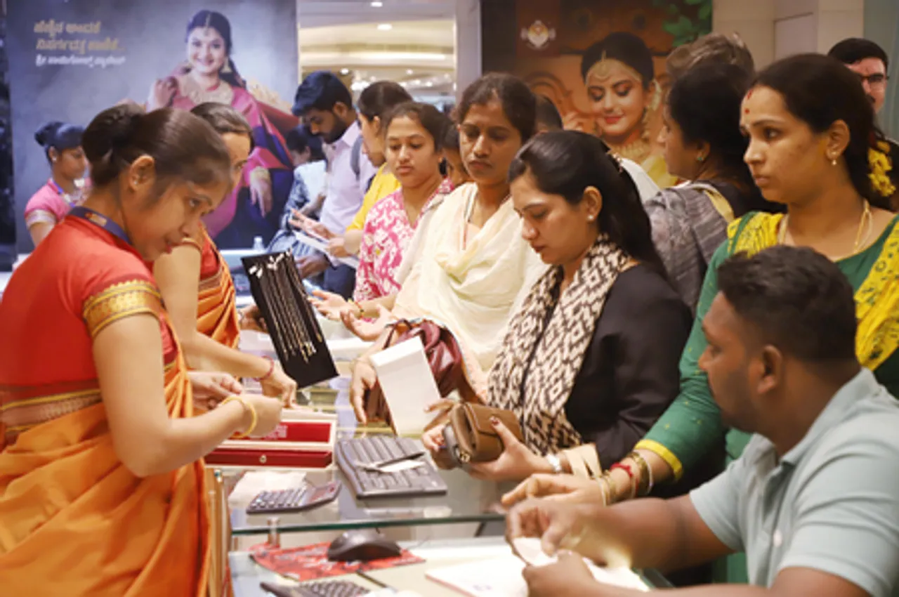 Bengaluru: People Shop for Gold on Akshaya Tritiya