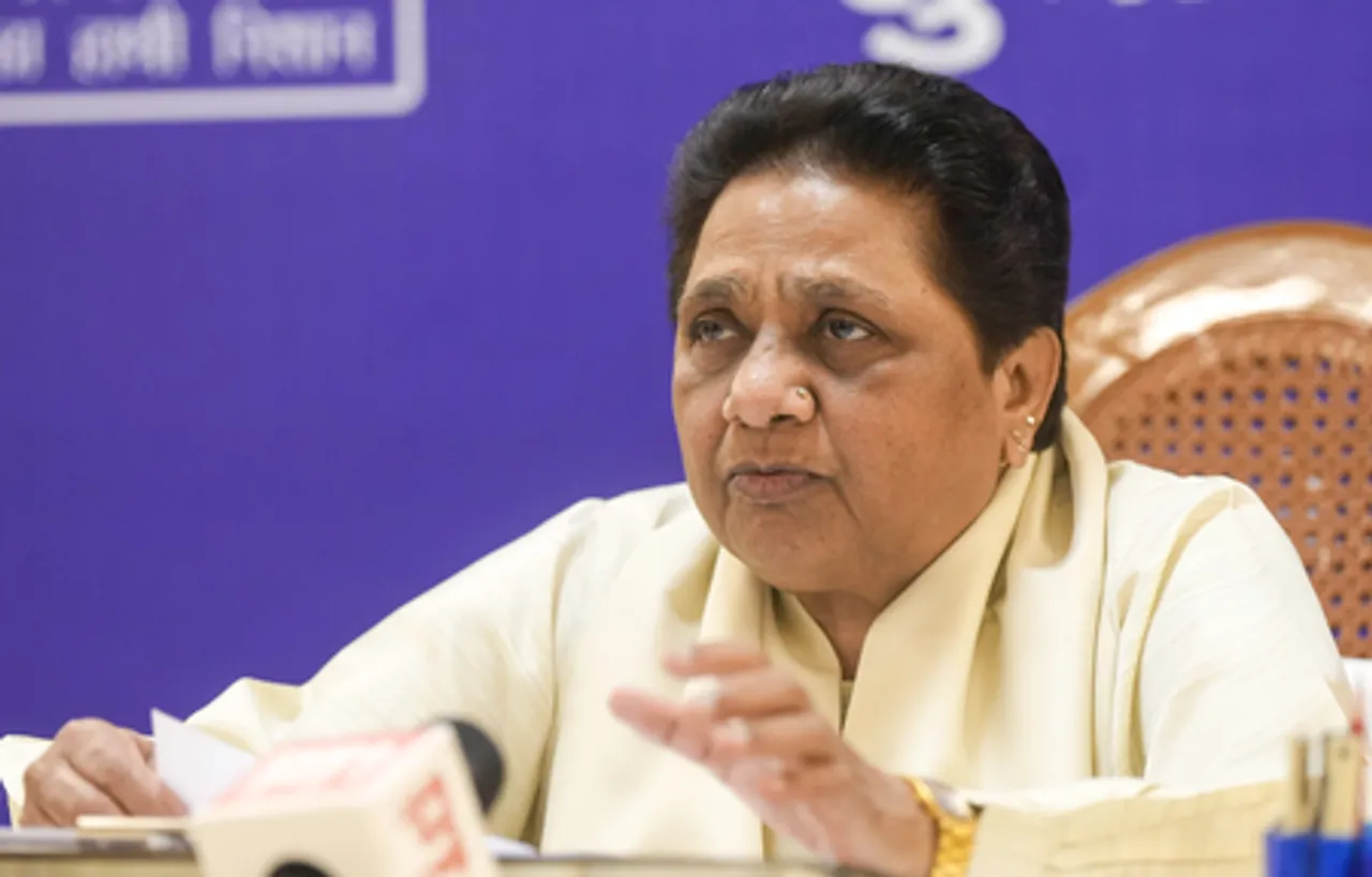 Mayawati Addresses Press in Lucknow