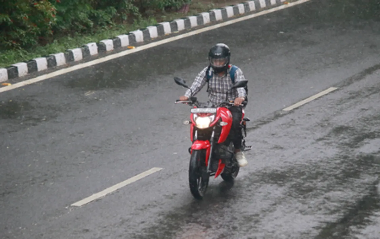 Rain lashes New Delhi