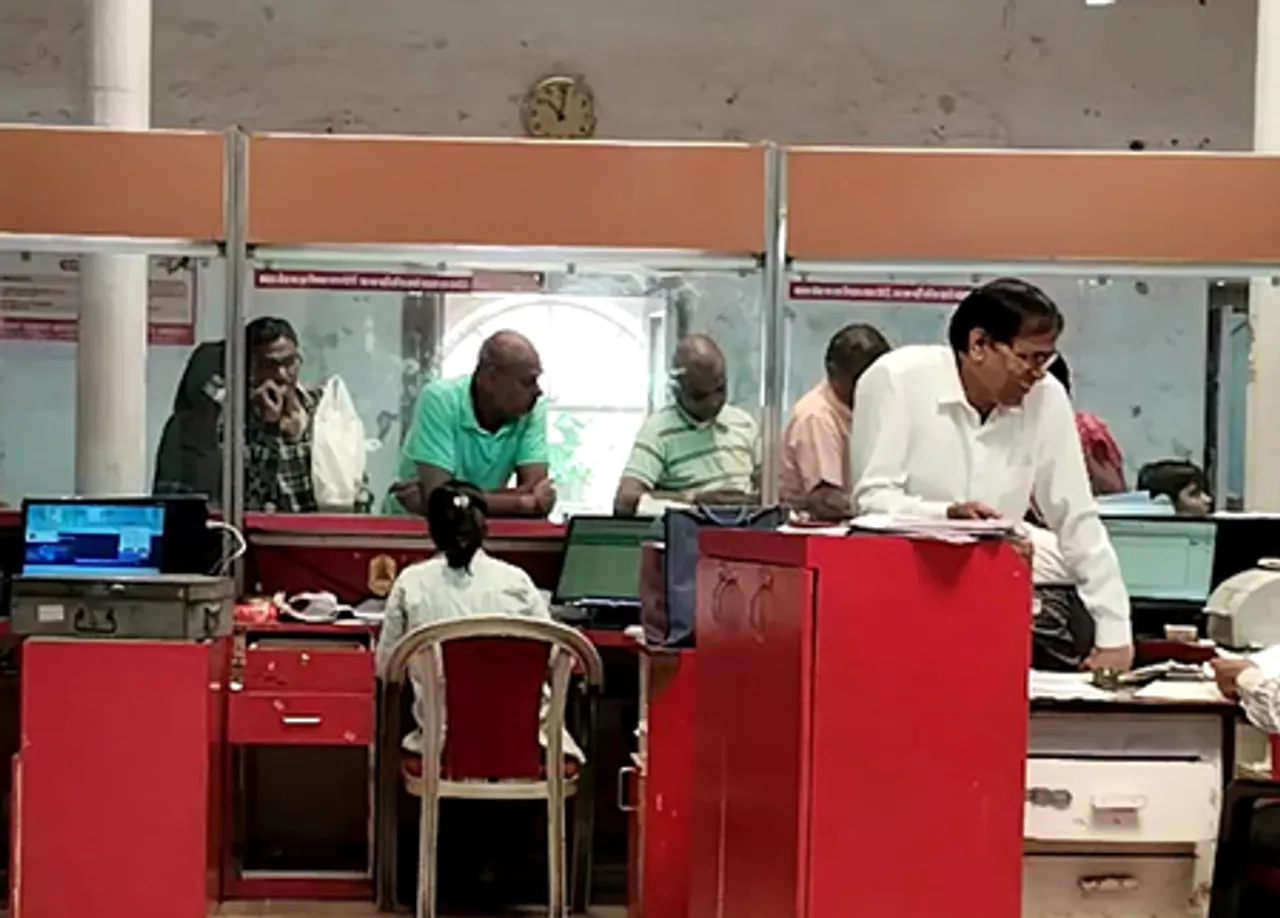 मध्य प्रदेश: नीमच में डाकघरों के हाईटेक सेवाओं ने बदली तस्वीर, लोगों का बढ़ा विश्वास