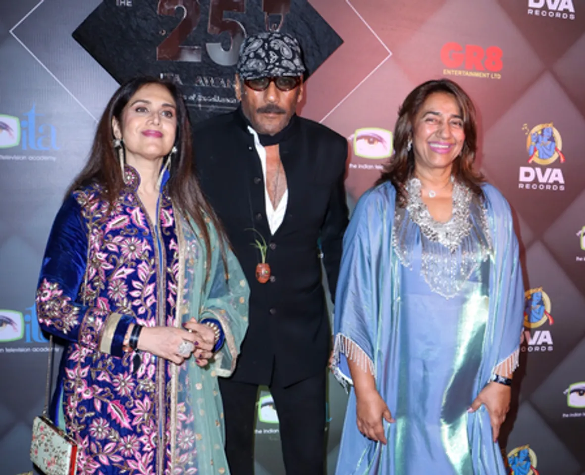'हीरो' कपल जैकी श्रॉफ और मीनाक्षी शेषाद्री फिर साथ आए नजर, सोशल मीडिया पर वायरल वीडियो
