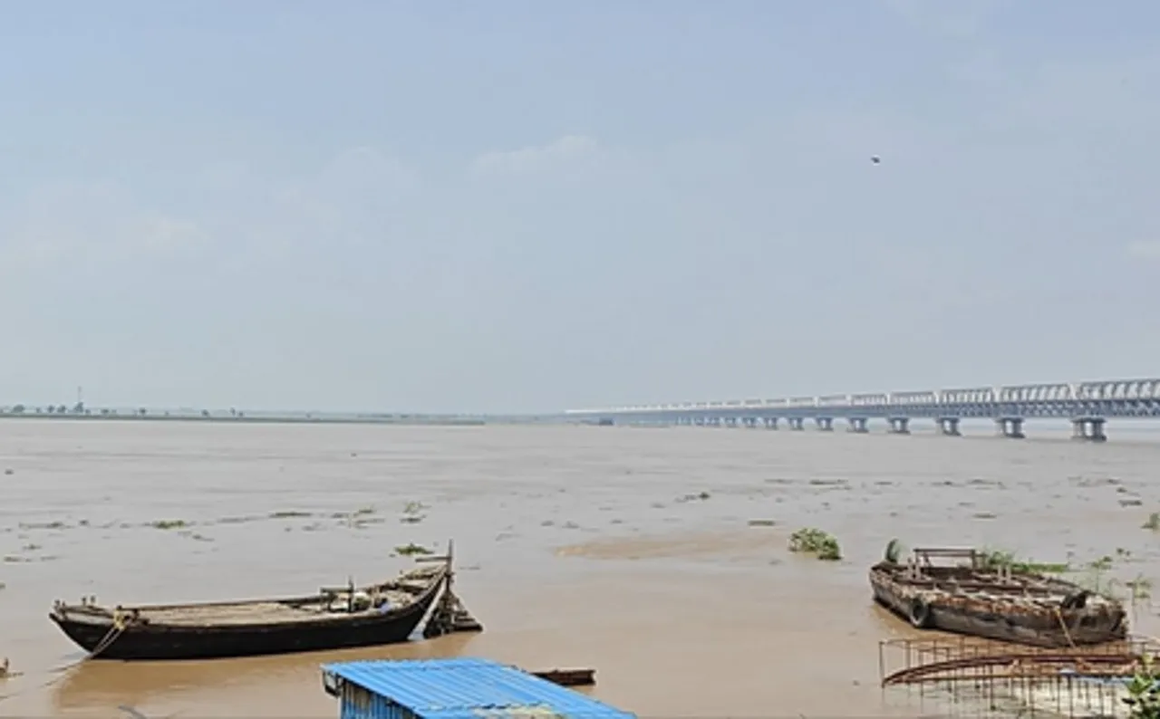 बिहार में गंगा सहित कई नदियां उफान पर, दियारा इलाकों में बढ़ी परेशानी