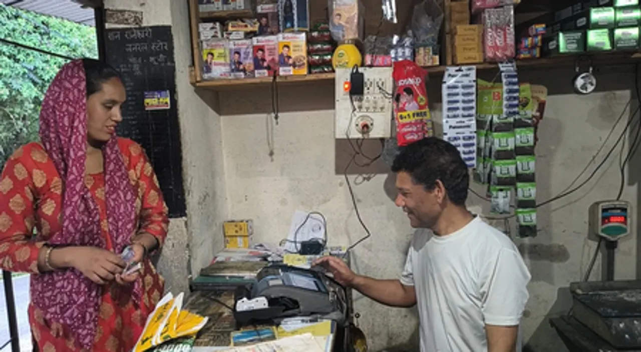 उत्तराखंड: चमोली में प्रधानमंत्री गरीब कल्याण योजना से लोगों को मिल रहा मुफ्त राशन, पीएम मोदी का जताया आभार