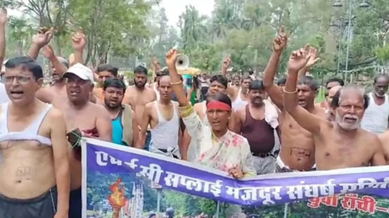 रांची : गंभीर आर्थिक संकट में फंसी एचईसी, महीनों से बकाया वेतन के लिए कर्मियों ने किया अर्धनग्न प्रदर्शन