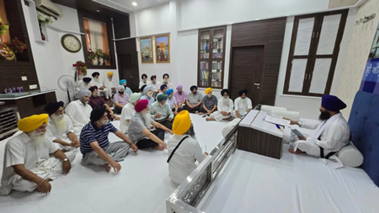 चीफ खालसा दीवान के 20 सदस्यों ने अकाल तख्त साहिब में रखा पक्ष, जत्थेदार ने दी अमृत ग्रहण की सलाह