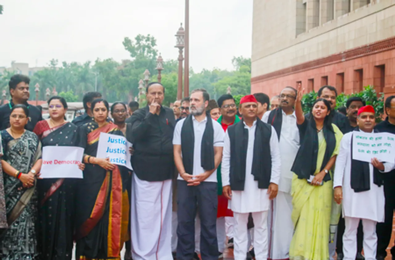 New Delhi: INDIA bloc MPs Protest Against SIR Exercise in Bihar