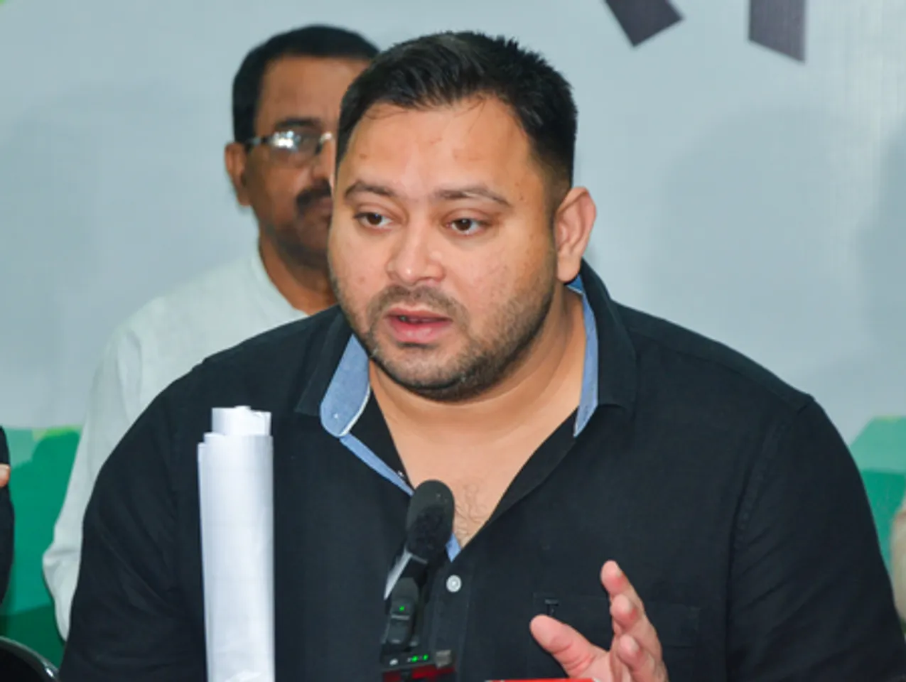 Patna: Tejashwi Yadav Addresses press conference