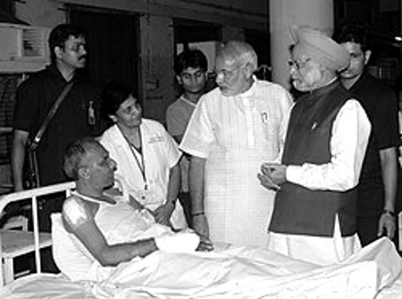 26 जुलाई दो पड़ोसी राज्यों के लिए काला दिन : 2005 मुंबई में बारिश से 1000 से अधिक की मौत, अहमदाबाद में 40 मिनट में हुए 21 सिलसिलेवार बम धमाके