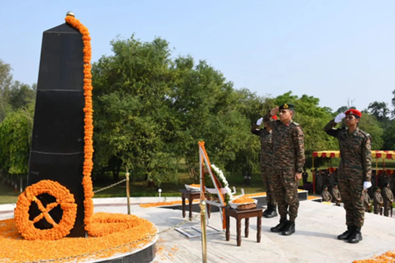 कारगिल विजय दिवस : टाइगर डिवीजन ने पुष्पांजलि समारोह का आयोजन किया, शहीदों को श्रद्धांजलि दी