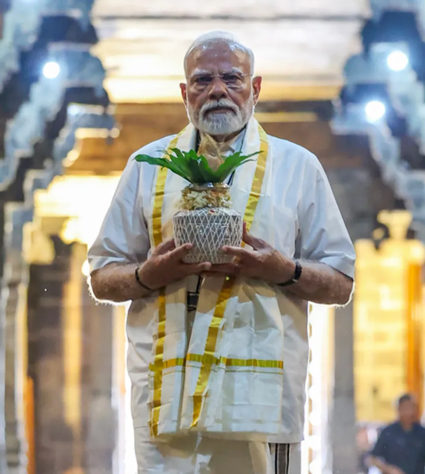 Tamil Nadu: PM Modi Offers Prayers at Brihadeeswara Temple