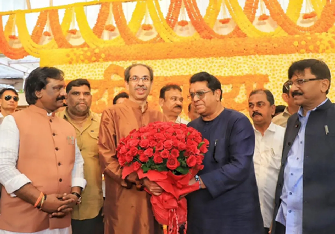 उद्धव ठाकरे के आवास 'मातोश्री' में 13 साल बाद राज ठाकरे ने रखा कदम, जन्मदिन की बधाई देने पहुंचे
