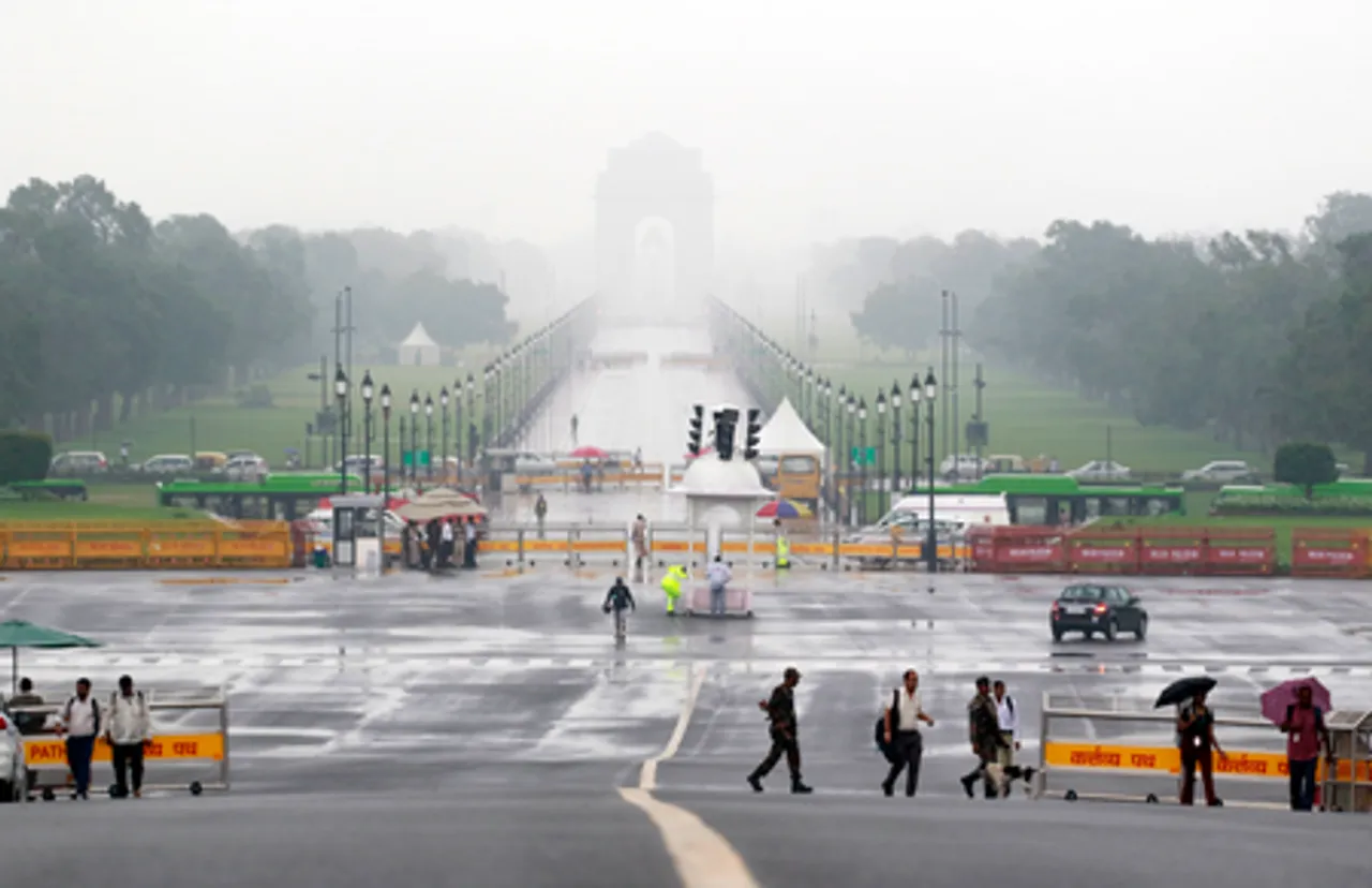 Rain lashes New Delhi