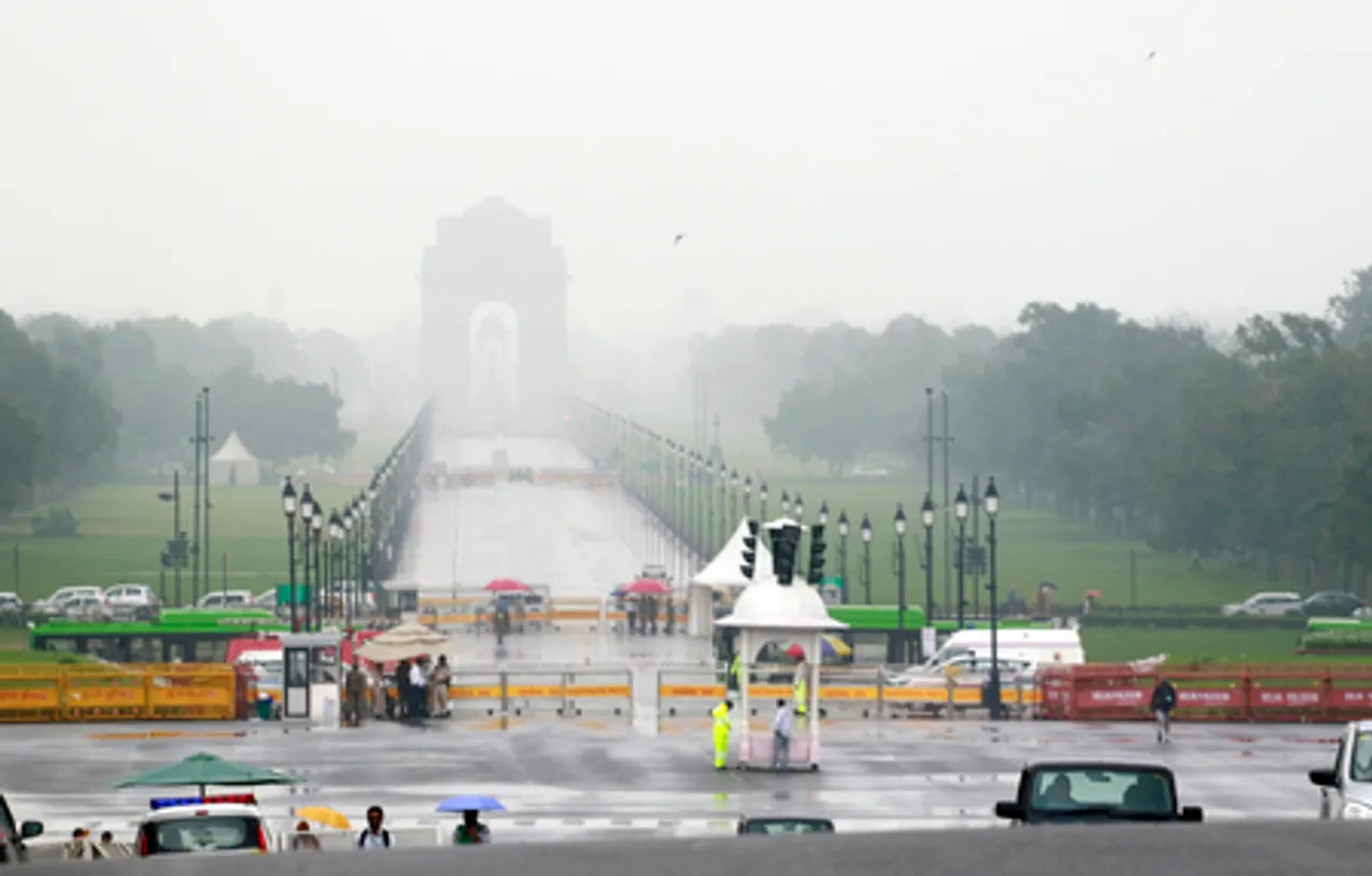 Rain lashes New Delhi