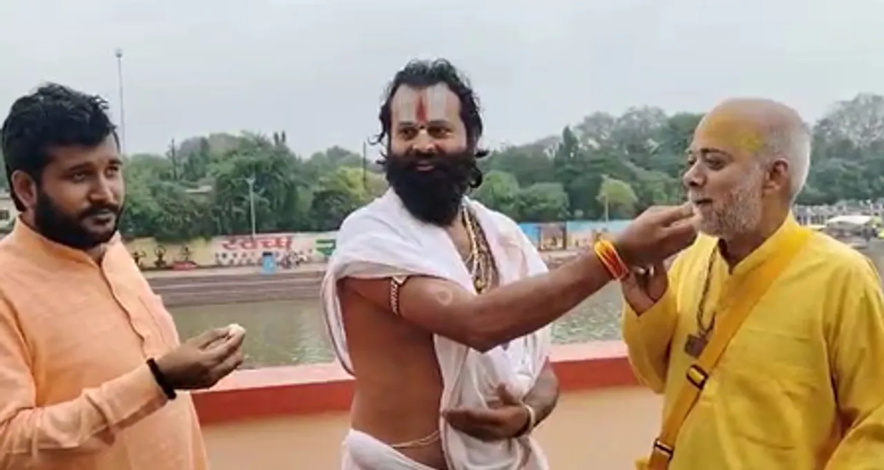 मालेगांव ब्लास्ट केस मामले में सभी आरोपी बरी, उज्जैन में साधु-संतों ने बांटी मिठाइयां