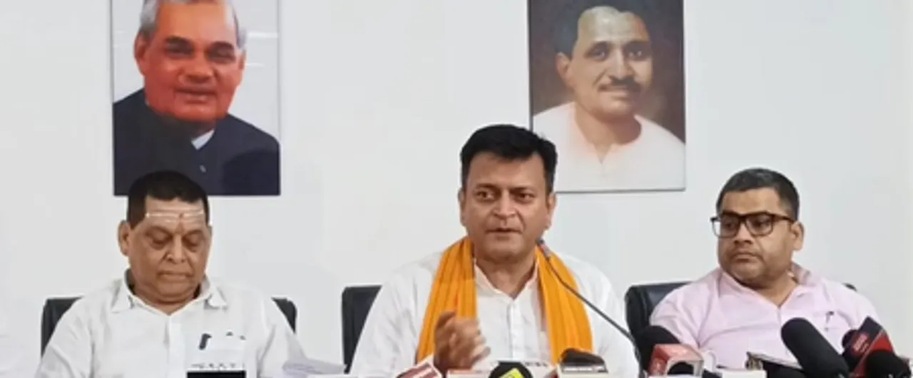 तेजस्वी के दो मतदाता पहचान पत्र पर चुनाव आयोग मुकदमा दर्ज करे: एनडीए