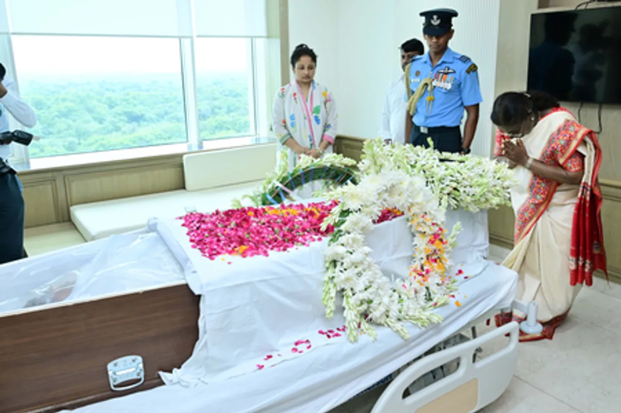 दिल्ली : राष्ट्रपति मुर्मू ने गंगाराम अस्पताल पहुंचकर दी शिबू सोरेन को श्रद्धांजलि