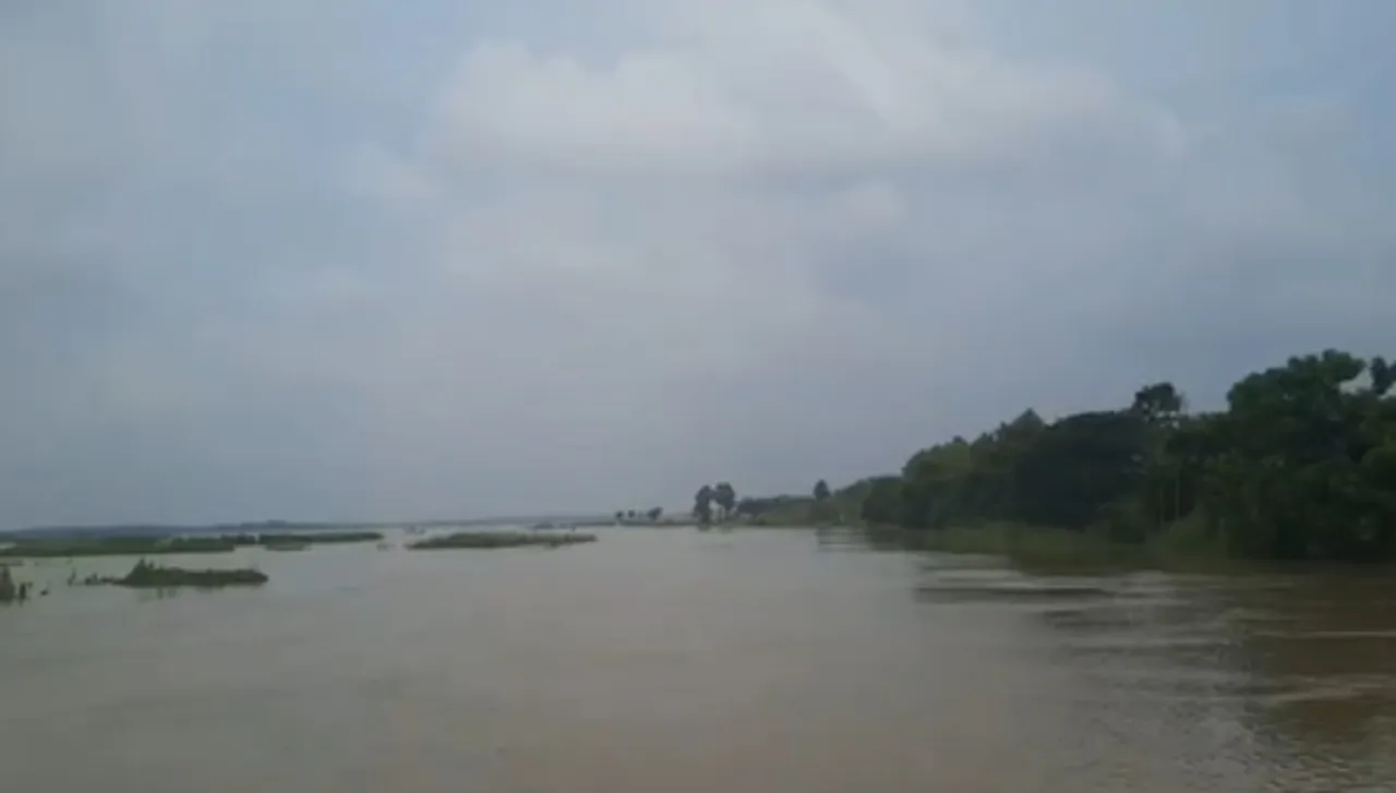 पश्चिम बंगाल: पूर्व बर्धमान जिले में नदी का कटाव, ग्रामीणों को सरकार से मदद की आस