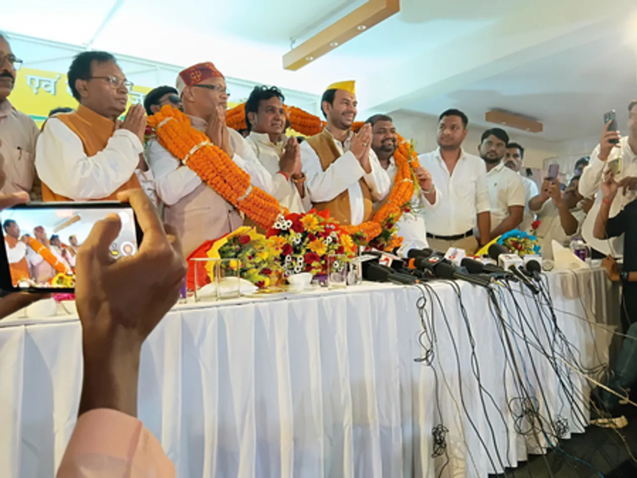 बिहार : तेज प्रताप का वीवीआईपी पार्टी से गठबंधन, कहा- तेजस्वी के साथ हमेशा रहेगा मेरा आशीर्वाद