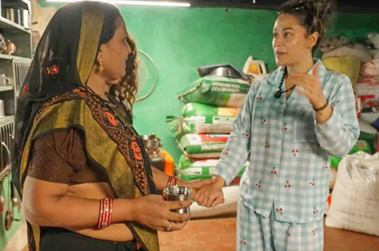 कृष्णा श्रॉफ के रूटीन से बिगड़ी तबीयत, गांव में नहीं खाया खाना तो आंटी की आंखों में आ गए आंसू