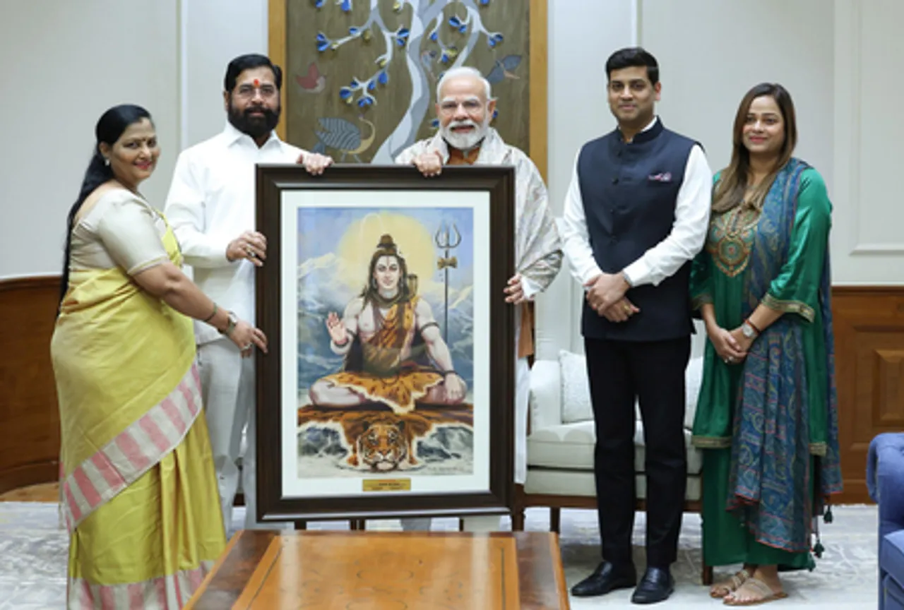 एकनाथ शिंदे ने पीएम मोदी से की मुलाकात, परिवार संग भेंट कर 'ऑपरेशन महादेव' पर की चर्चा