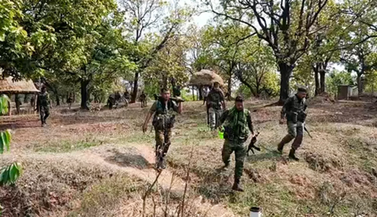 छत्तीसगढ़ : बीजापुर में 9 नक्सलियों ने किया आत्मसमर्पण, मुठभेड़ के दौरान 1 माओवादी ढेर