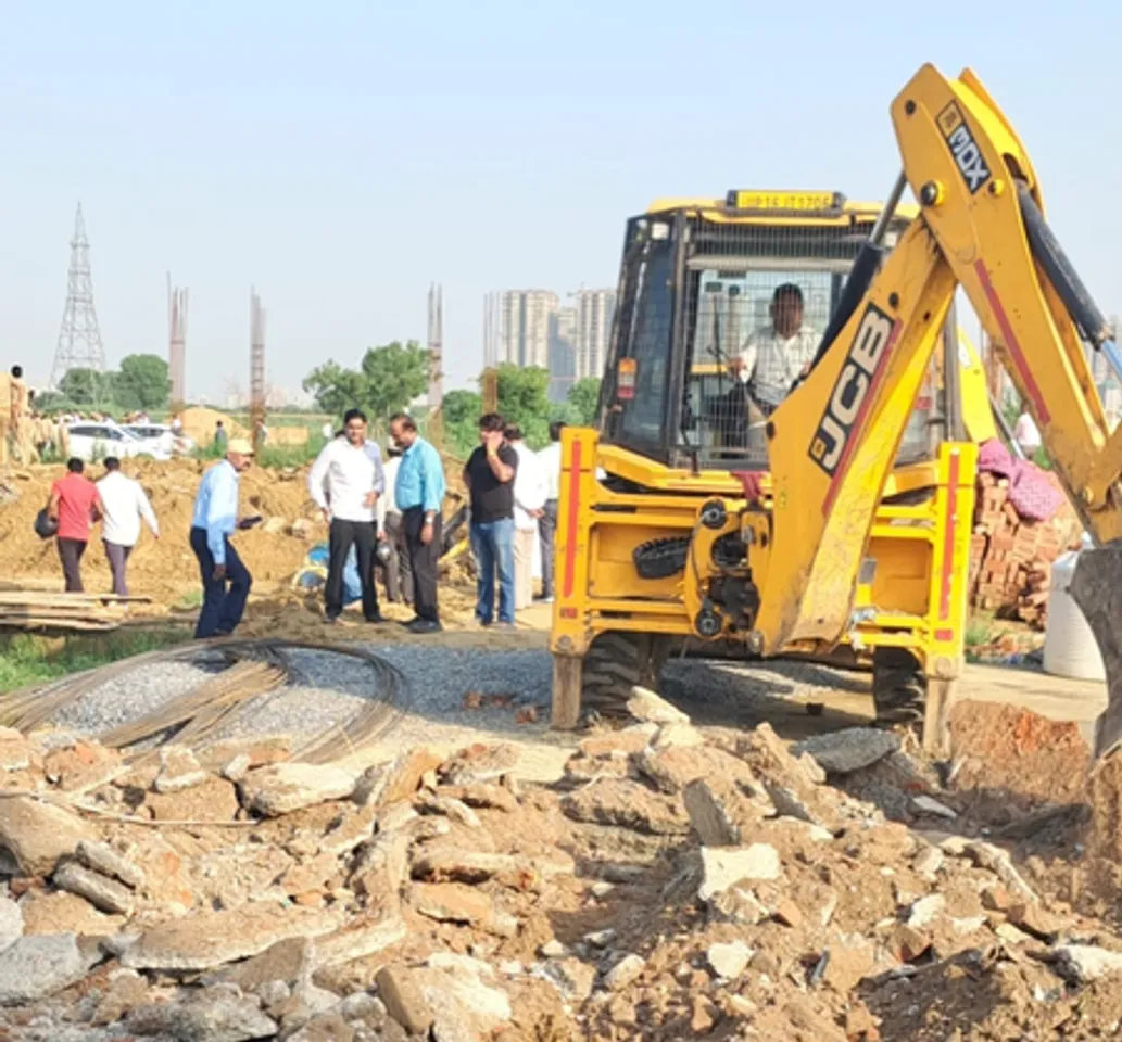 ग्रेटर नोएडा में बड़ी कार्रवाई, अवैध निर्माण पर चला प्राधिकरण का बुलडोजर