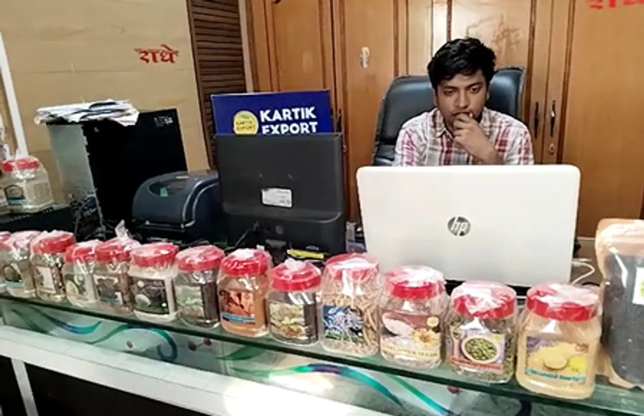 मध्य प्रदेश: नीमच के कार्तिक खंडेलवाल को मन की बात से आत्मनिर्भर बनने की मिली प्रेरणा, स्टार्टअप ने बदली जिंदगी