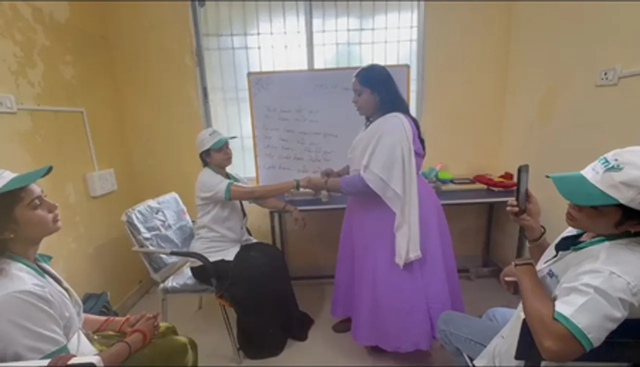 छत्तीसगढ़: ग्रामीण स्वरोजगार प्रशिक्षण संस्थान के तहत ब्यूटी पार्लर प्रशिक्षण का आयोजन, बेटियां सीख रही हुनर