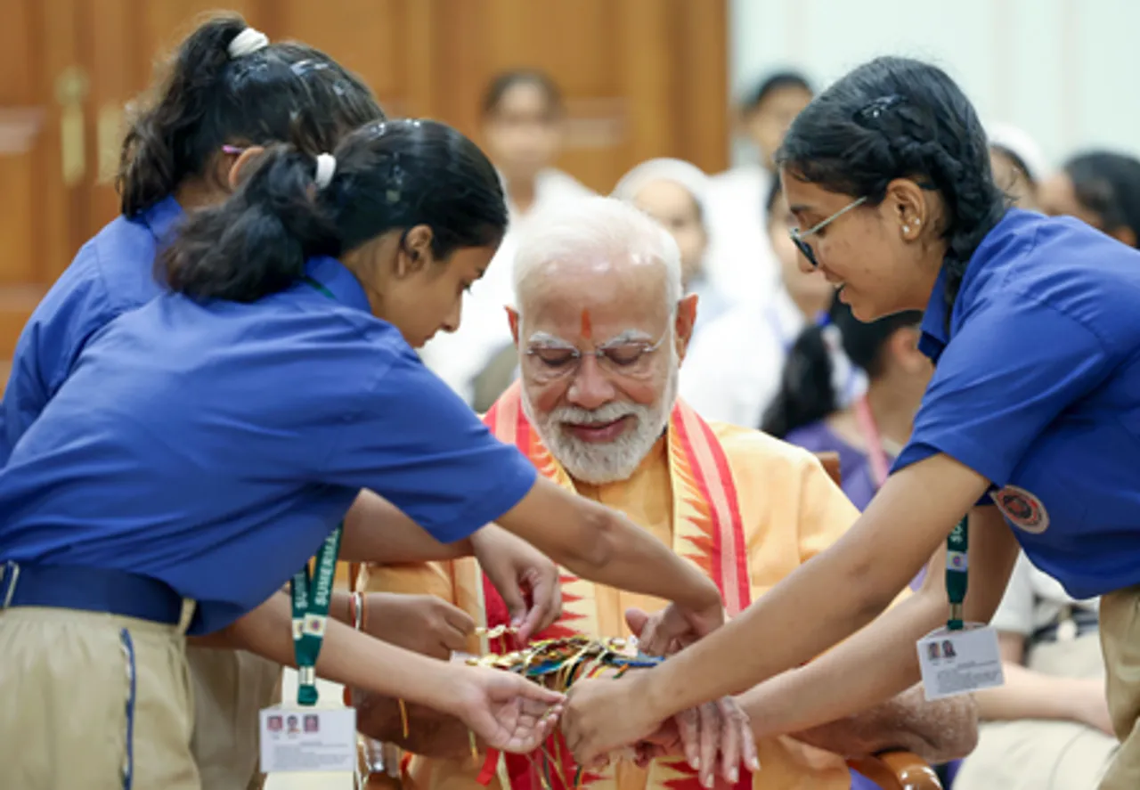 पीएम मोदी ने बच्चों के साथ रक्षाबंधन मनाने का वीडियो किया शेयर, बोले- 'स्नेह के लिए आभार'