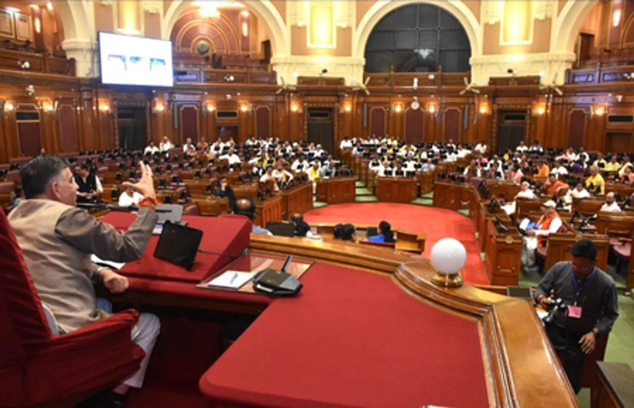 विधानमंडल मानसून सत्र: समाजवादी पार्टी ने किया हंगामा