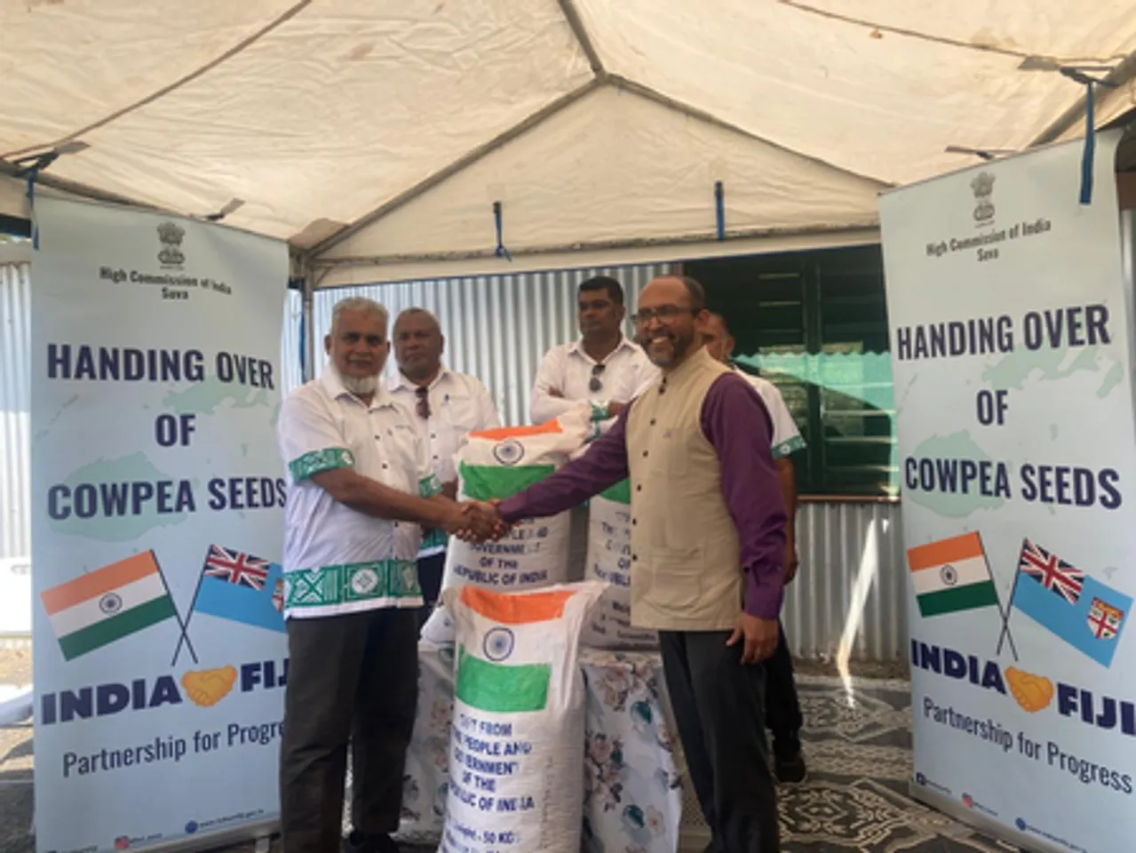 India hands over 5 metric tonnes of black-eyed Cowpea seeds to Fiji for agricultural aid