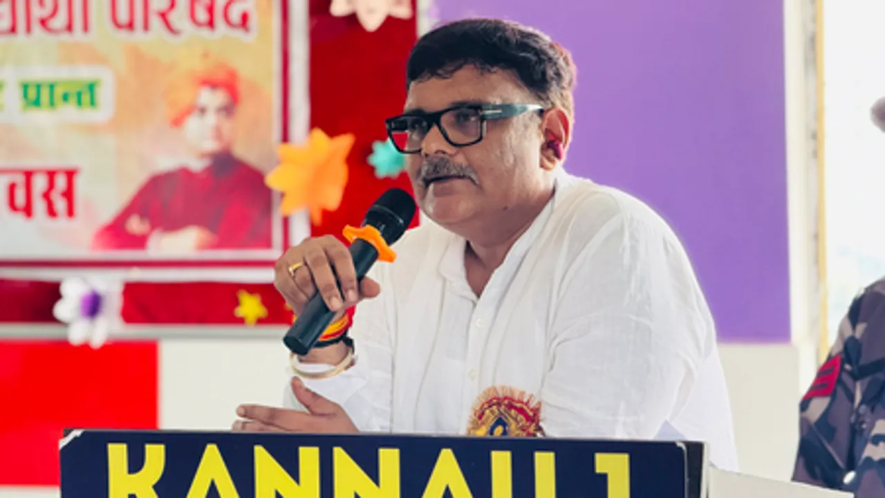 सुब्रत पाठक का सपा पर हमला, कहा- 'अखिलेश सरकार में गुंडागर्दी के दम पर सांसद बनी थीं डिंपल'