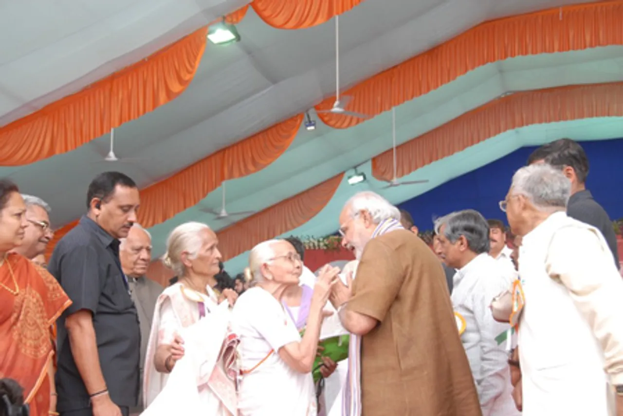 An era of Seva ascends to Heavens: PM Modi with Kalaben Patel in frame captures nation’s sentiment