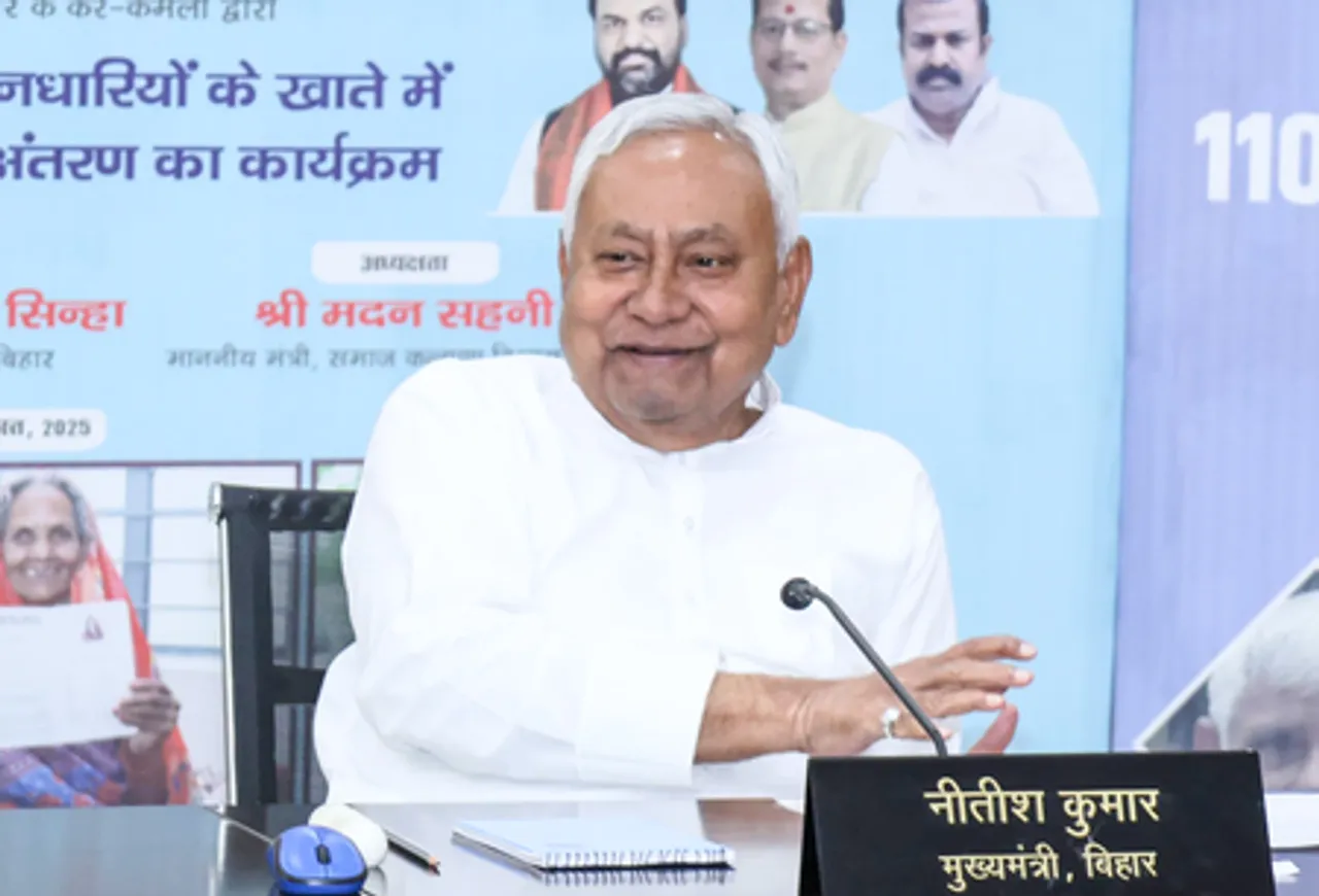 Patna: Nitish Kumar transfers increased pension to beneficiaries