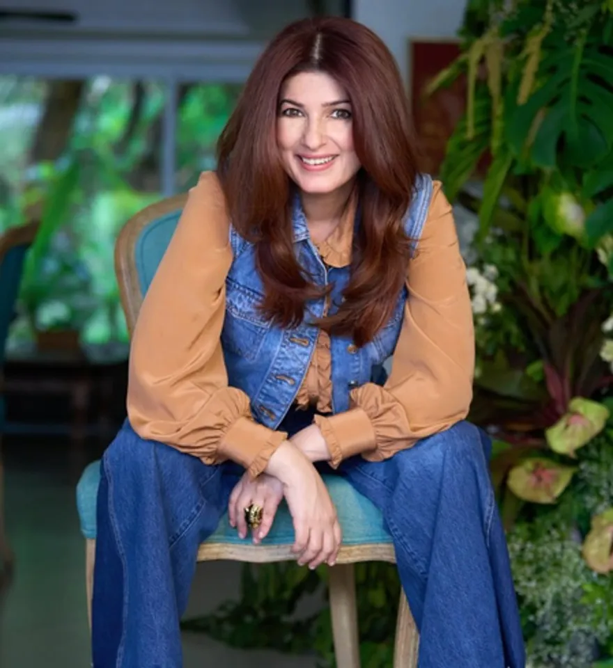 ट्विंकल खन्ना ने की माधुरी दीक्षित बनने की कोशिश, लेकिन संजय दत्त की झलक देख उड़ाया खुद का मजाक