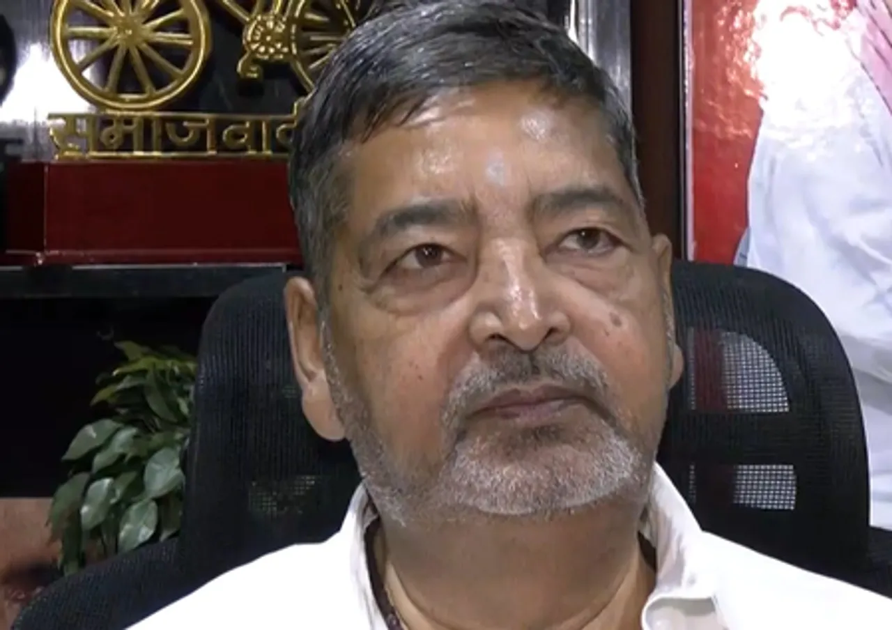 चुनाव आयोग और भाजपा गरीबों के मताधिकार को छीन रही: वीरेंद्र सिंह