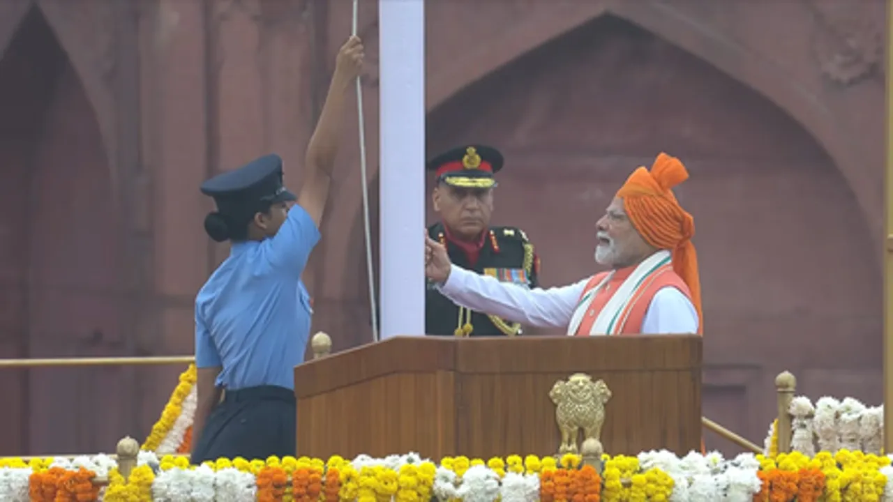 पीएम मोदी ने 12वीं बार लाल किले से फहराया तिरंगा, स्वतंत्रता दिवस को बताया 140 करोड़ संकल्पों का महापर्व