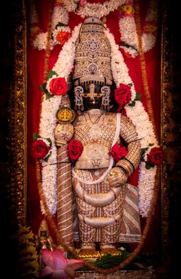 श्री कृष्ण जन्माष्टमी : ऐसे करें नंदलाल की पूजा, इन मंत्रों के जप से करें प्रसन्न